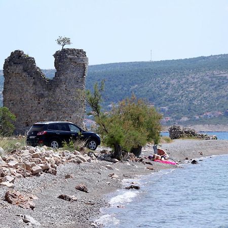 Apartments By The Sea Starigrad, Paklenica - 16421 ภายนอก รูปภาพ