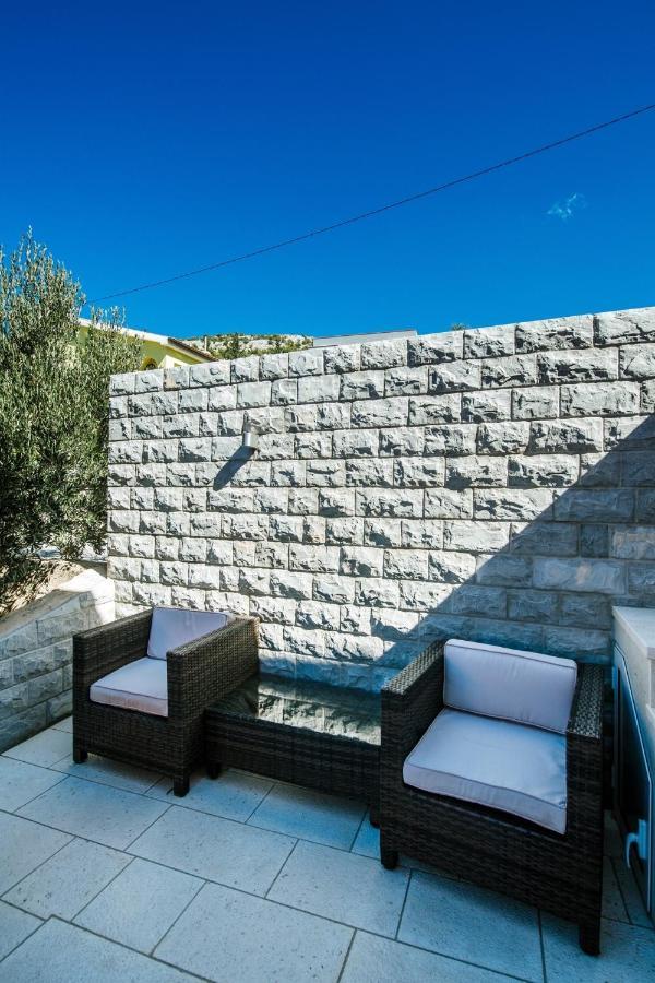 Apartments By The Sea Starigrad, Paklenica - 16421 ภายนอก รูปภาพ