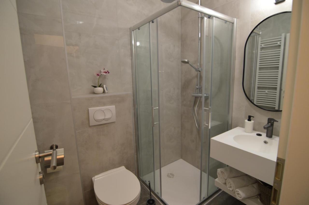 Apartments By The Sea Starigrad, Paklenica - 16421 ภายนอก รูปภาพ