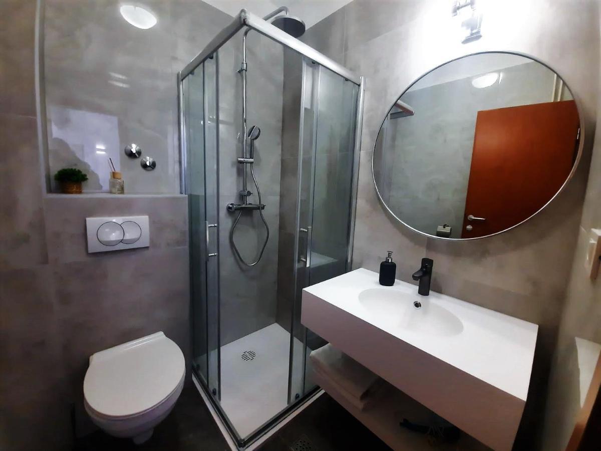 Apartments By The Sea Starigrad, Paklenica - 16421 ภายนอก รูปภาพ
