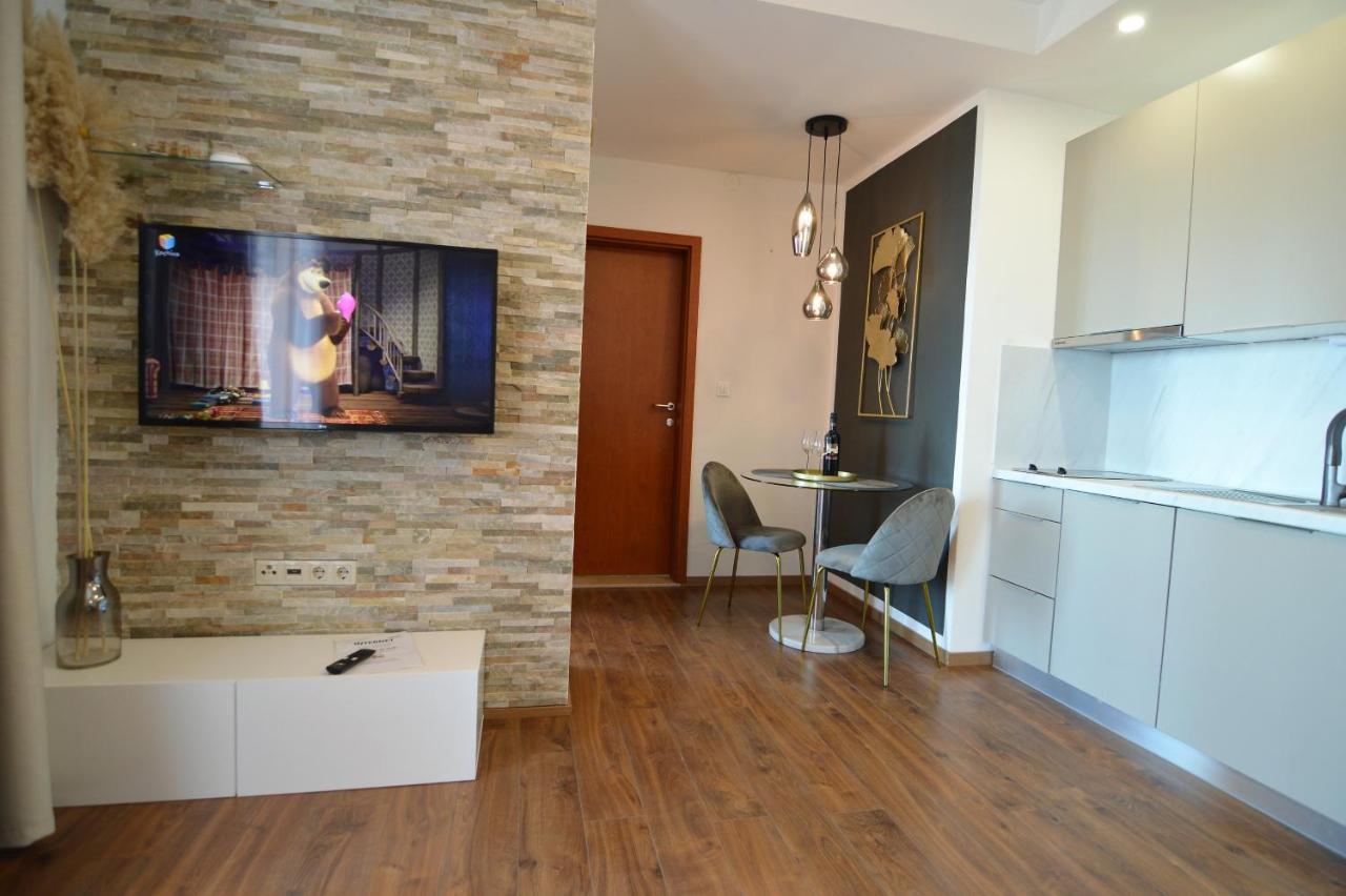 Apartments By The Sea Starigrad, Paklenica - 16421 ภายนอก รูปภาพ