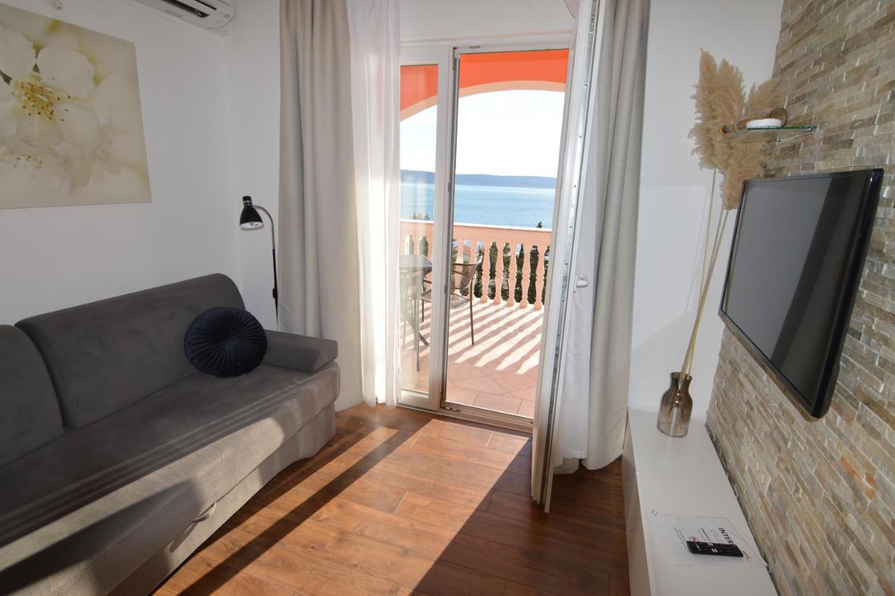 Apartments By The Sea Starigrad, Paklenica - 16421 ภายนอก รูปภาพ