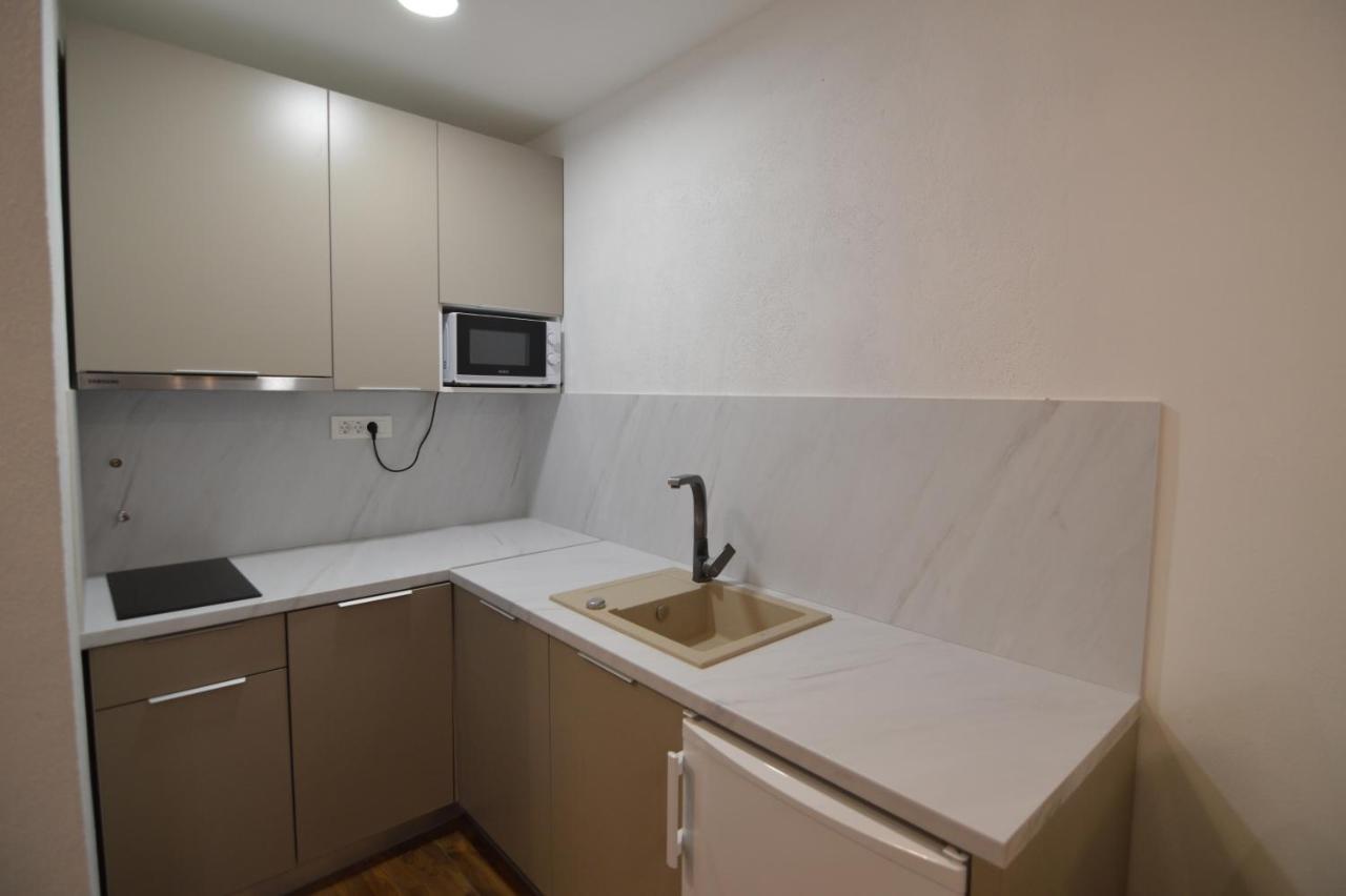 Apartments By The Sea Starigrad, Paklenica - 16421 ภายนอก รูปภาพ